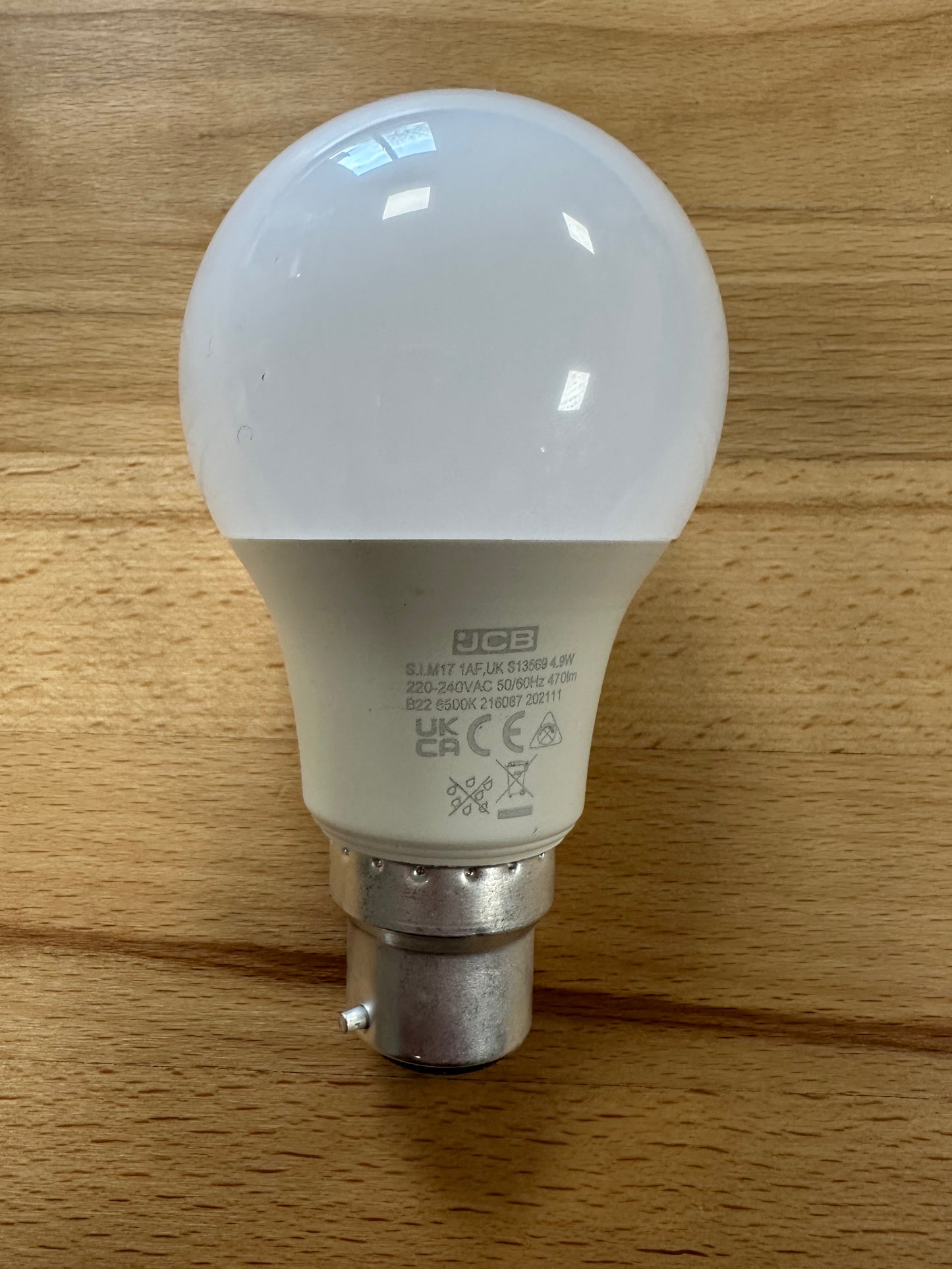 S13569 JCB 6W LED GLS 520LM OPAL BC (B22) Daylight - Pack of 1 - LED Retro