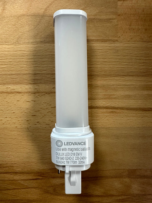4058075823136 = DULUX LED D18 EM & AC MAINS VALUE 7W 830 G24d-2 700lm - LED Retro