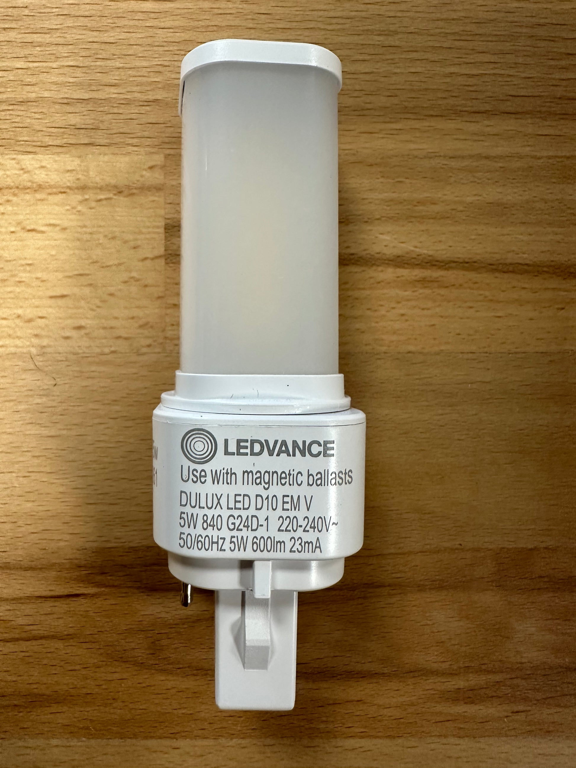 4058075823075 = DULUX LED D10 EM & AC MAINS VALUE 5W 840 G24d-1 600lm - LED Retro